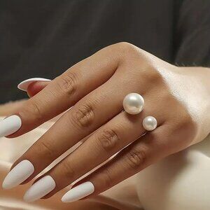 Gold pearl ring